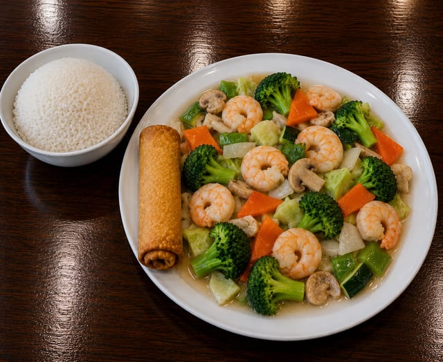 Steamed Shrimp with Mixed Vegetables (White Sauce).
